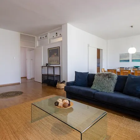 Classic 3br By Makariou Avenue Nikosia