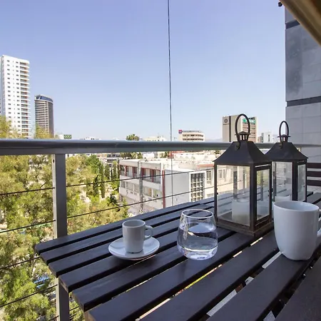 Apartment Classic 3br By Makariou Avenue