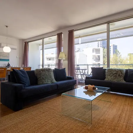 Classic 3br By Makariou Avenue