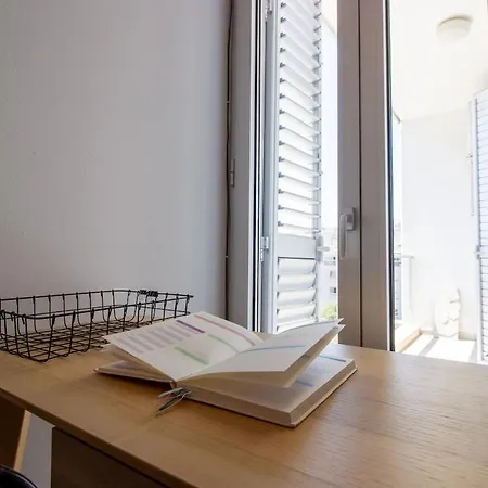 Classic 3br By Makariou Avenue Nikosia