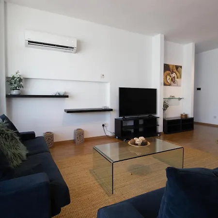 Classic 3br By Makariou Avenue * Nikozja
