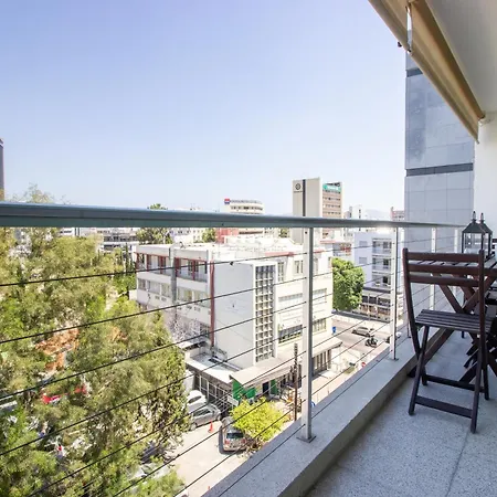 Classic 3br By Makariou Avenue Apartament