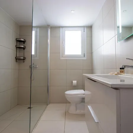 Apartament Classic 3br By Makariou Avenue