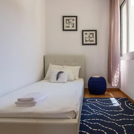 Apartament Classic 3br By Makariou Avenue *
