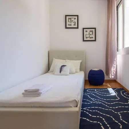 Apartament Classic 3br By Makariou Avenue