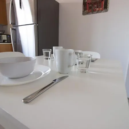 Classic 3br By Makariou Avenue