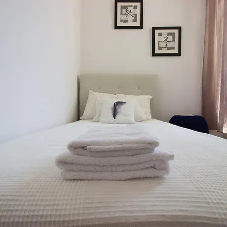 Classic 3br By Makariou Avenue * Nikosia