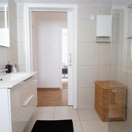 Classic 3br By Makariou Avenue *