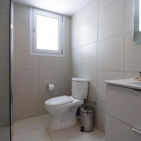 Apartament Classic 3br By Makariou Avenue