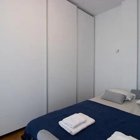 Classic 3br By Makariou Avenue Apartament *