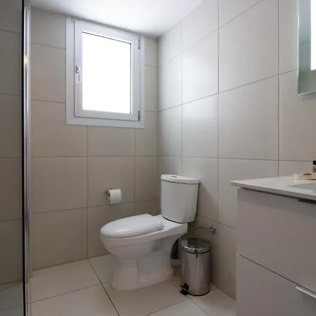 Apartament Classic 3br By Makariou Avenue