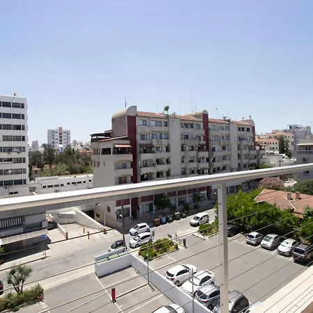 Classic 3br By Makariou Avenue * Nikozja