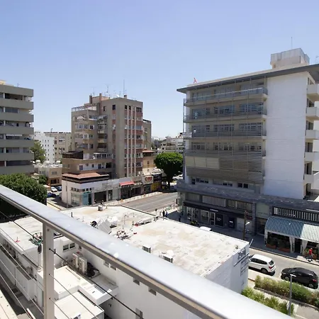 Classic 3br By Makariou Avenue Apartament *