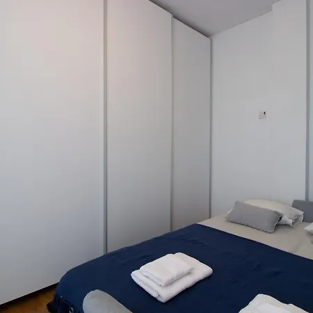 Apartament Classic 3br By Makariou Avenue